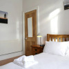 Отель Central and Spacious 2 Bedroom Flat With Garden, фото 2