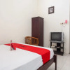 Отель RedDoorz Raya Ngagel, фото 4