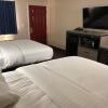 Отель Travelers Inn & Suites, фото 5