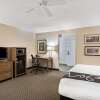 Отель La Quinta Inn & Suites by Wyndham Hartford - Bradley Airport, фото 4