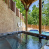 Отель Smoky Mountain Splash, 6 Bedroom, Private Pool, WiFi, Pool Table, Sleeps 18, фото 13