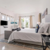 Отель Greenways Drive Apartment, фото 18