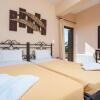 Отель Villa Eufrosini: Large Private Pool, Walk to Beach, Sea Views, A/C, WiFi, Car Not Required          , фото 38