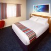 Отель Travelodge Llanelli Cross Hands в Лланелли