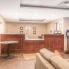 Отель Comfort Inn & Suites, фото 2