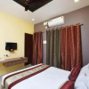 Отель Oyo 11910 Near Kamaraj Avenue, фото 22