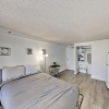 Отель Kuhio Village Studio With Balcony 2 Blocks to Beach Studio Bedroom Hotel Room, фото 2
