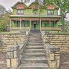 Отель The Lilly House: Historic Glen Rose Home w/ Porch! в Глене Роузе