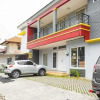 Отель RedDoorz near Siloam Karawaci 3, фото 1