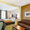 Отель Quality Inn & Suites Near Tanger Outlet Mall, фото 2