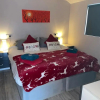 Отель Deerfin Rentals. Private Chalet with Hot Tub, фото 3