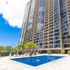 Отель 2 Bedroom on the 9th Floor with Diamond Head Views | 1 Block To Beach | Free Parking & Wifi, фото 6