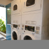 Отель Chic Premium Studio Apartment (B) - Includes Weekly Cleanings w/ Linen Change, фото 10