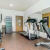 Отель Comfort Suites Fairview Heights, фото 24