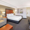 Отель La Quinta Inn & Suites by Wyndham San Antonio Airport, фото 5