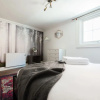 Отель The Historic Gem - Sleek & Central 3BDR Maisonette, фото 17