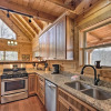 Отель Elevated Cabin Bordering Smoky Mountain Nat'l Park, фото 12