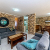 Отель Bay Parklands, Unit 45/2 Gowrie Ave, фото 1