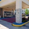 Отель Quality Inn & Suites Near Tanger Outlet Mall, фото 11