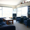 Отель Twin Views - Waihi Beach Holiday Home, фото 2