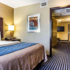 Отель Comfort Inn & Suites Ballpark Area, фото 6