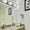 Отель Radiant Inn & Suites, фото 9