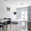 Отель Rio Gardens - Snug1-bdr Apt w Balcony, фото 1