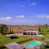 Отель Typical Tuscan Farmhouse With Private Swimming Pool, 900m Away From a Small bar, фото 2
