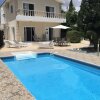 Отель 3 Bed Villa 10 Minutes Drive From Beautiful Beach, фото 1