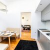 Отель Bright and Sunny Apartment in The City Center!, фото 2
