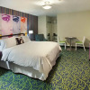 Отель 7 Springs Inn & Suites, фото 3