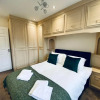 Отель Comfortable Manchester House with Conservatory & Parking, фото 4