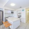 Отель On the Bay Apartments, фото 12