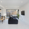 Отель Superb Maisonette With Patio Garden Close to Battersea Park by Underthedoormat, фото 1