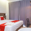 Отель RedDoorz @ Wiyung 2, фото 21
