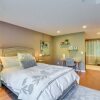 Отель Lake Oswego Home w/ Covered Patio: Near Portland!, фото 6