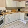 Отель Immaculate 1 Bed Apartment In Crieff, фото 9