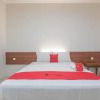 Отель RedDoorz near Alun Alun Subang, фото 31