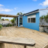 Отель The Wee Blue Bach - Waikanae Beach Holiday Home, фото 13