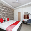Отель OYO 11384 Hotel Diamond Star, фото 4