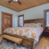 Отель Harmony Hill - 5 Br Cabin, фото 6