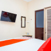 Отель OYO 433 Nelvi Guest House Syariah, фото 17