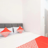 Отель Super OYO 2223 J&b Room Utan Kayu, фото 6
