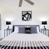 Отель Loft with Views-King Bed-Close to Shop/Dine-Parking 4011, фото 3