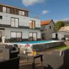 Отель Superb 5-Bed In Calheta, Pool, Gym, Billiards, A/C   Casa Da Rosalina, фото 11