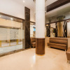Отель OYO 13089 Hotel Gold Crest, фото 2