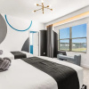 Отель Home Next to Seaworld w Pool and Hot Tub, фото 26
