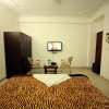 Отель OYO 7619 Hotel VRS, фото 1