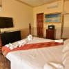 Отель Roz And Angelique's Inn & Suites, фото 23