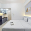 Отель Homey And Cozy Living Studio Taman Melati Sinduadi Apartment, фото 4